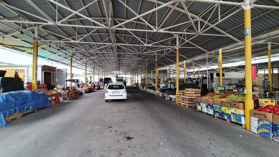 Piața Angro Revenco - Local market in Ciocana (photo 2)