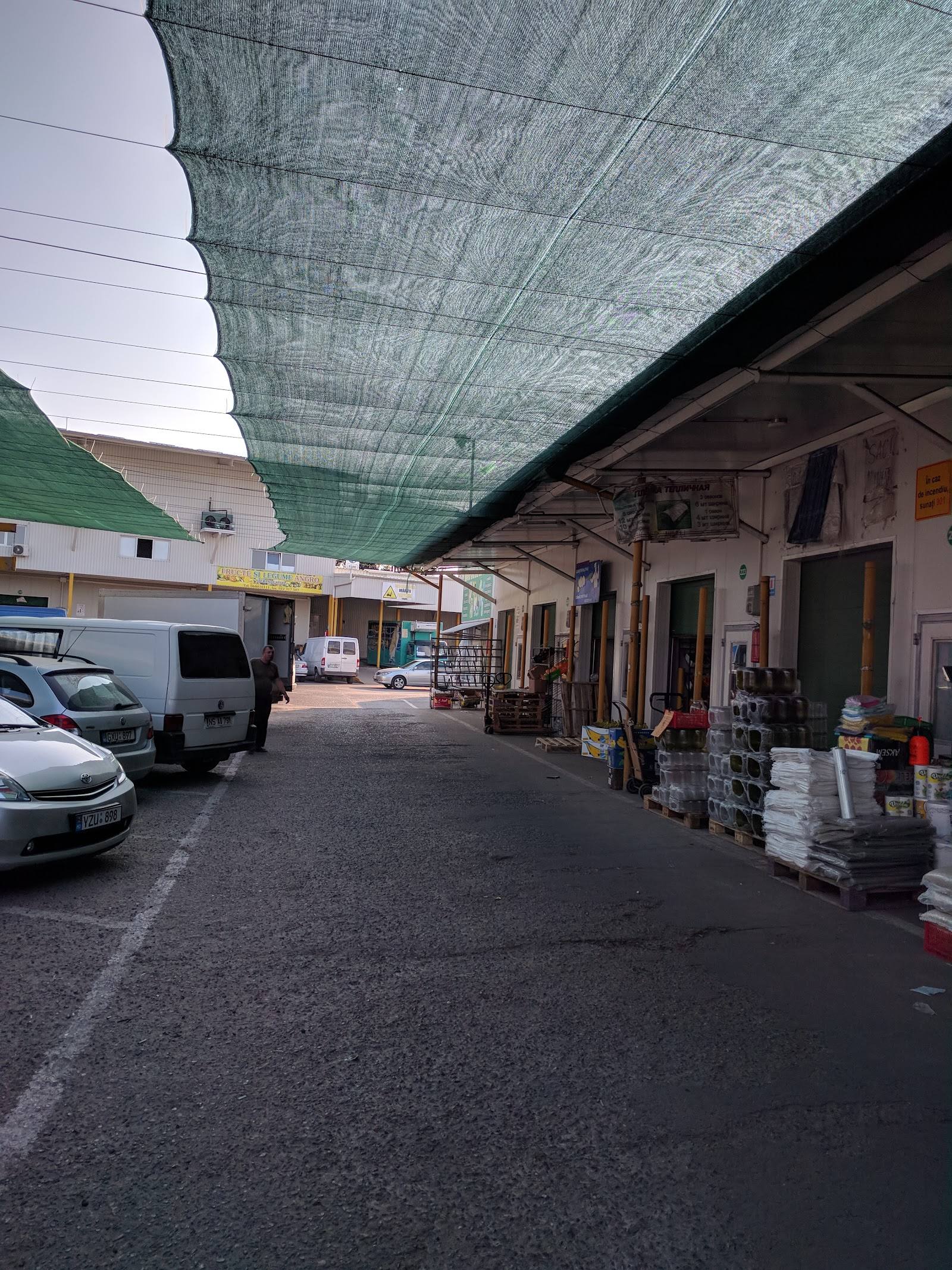 Piața Angro Revenco - Local market in Ciocana (photo 3)