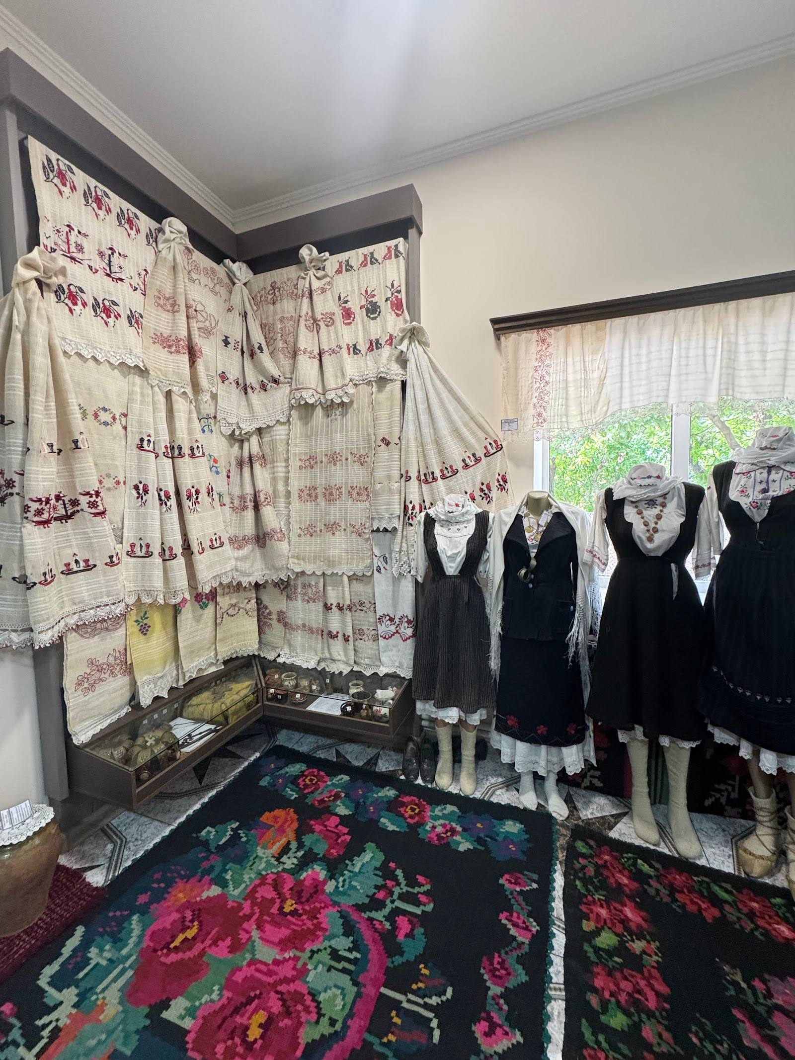 Muzeul de Istorie și Etnografie · Slobozia Mare - Ethnographic museum in Slobozia Mare (photo 2)