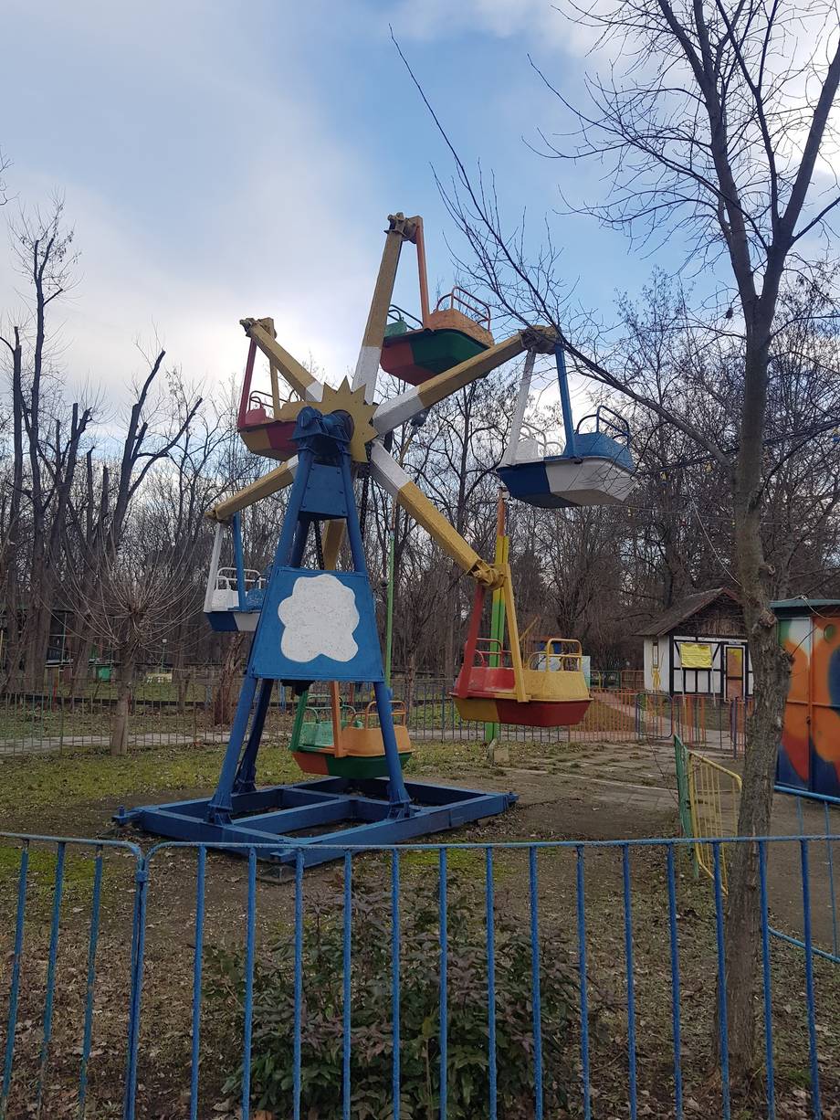 Parcul Distracțiilor Trandafirilor - Amusement park in Botanica (photo 2)
