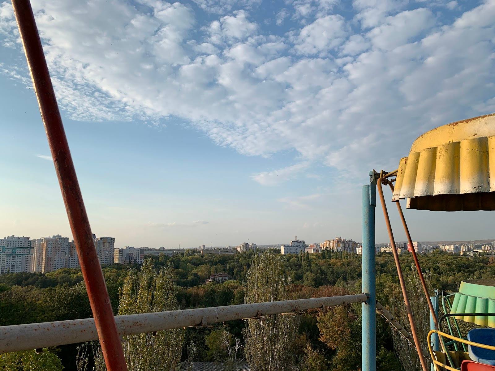 Parcul Distracțiilor Trandafirilor - Amusement park in Botanica (photo 3)