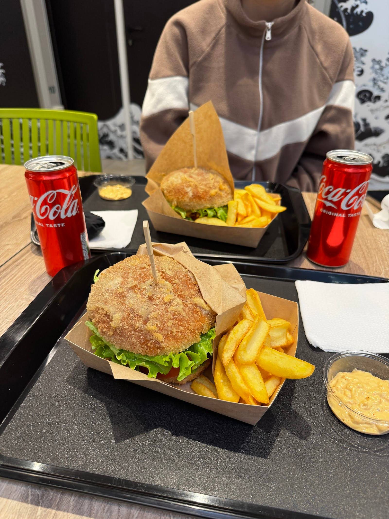 Sugoi Ramen & Burgers - Asiatic în Centru (foto 3)