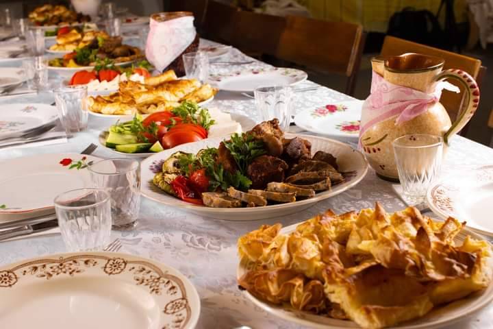 Pensiunea La Gura Cuptorului - Meal at a guesthouse in Văleni (photo 4)