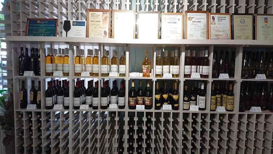 Vinoteca Basavin - Wine bar in Centru (photo 5)