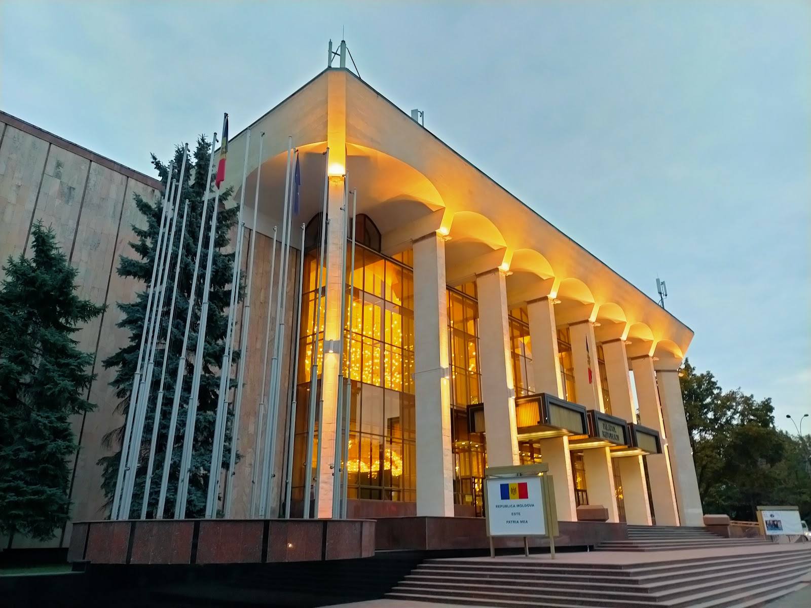 Palatul Republicii · Palace of the Republic - Opera & ballet in Centru (photo 2)