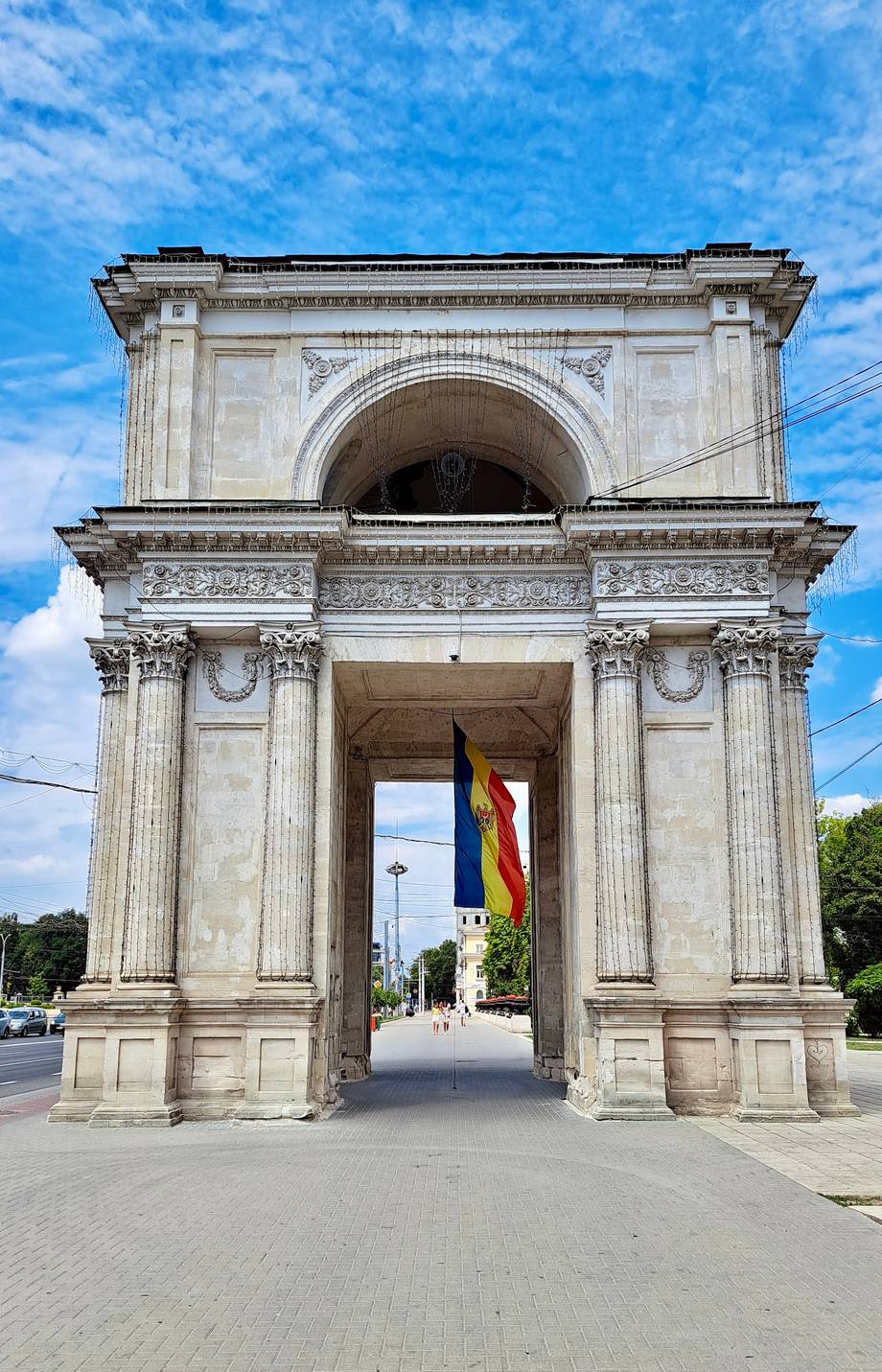 Arcul de Triumf · The Triumphal Arch - Monuments in Centru (photo 2)