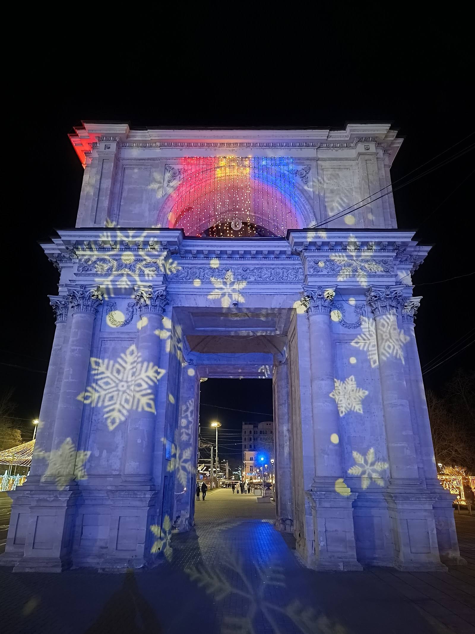 Arcul de Triumf · The Triumphal Arch - Monuments in Centru (photo 3)