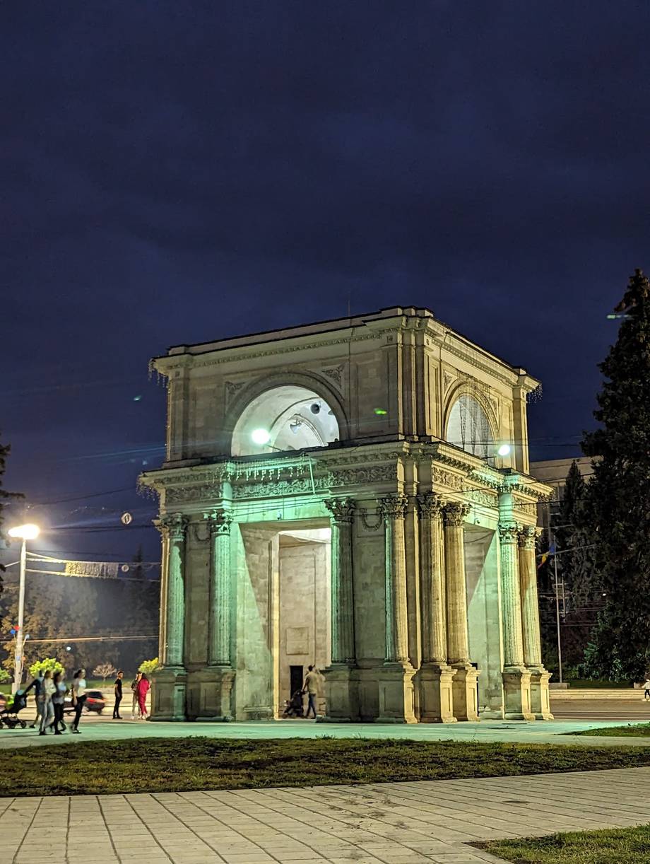 Arcul de Triumf · The Triumphal Arch - Monuments in Centru (photo 4)