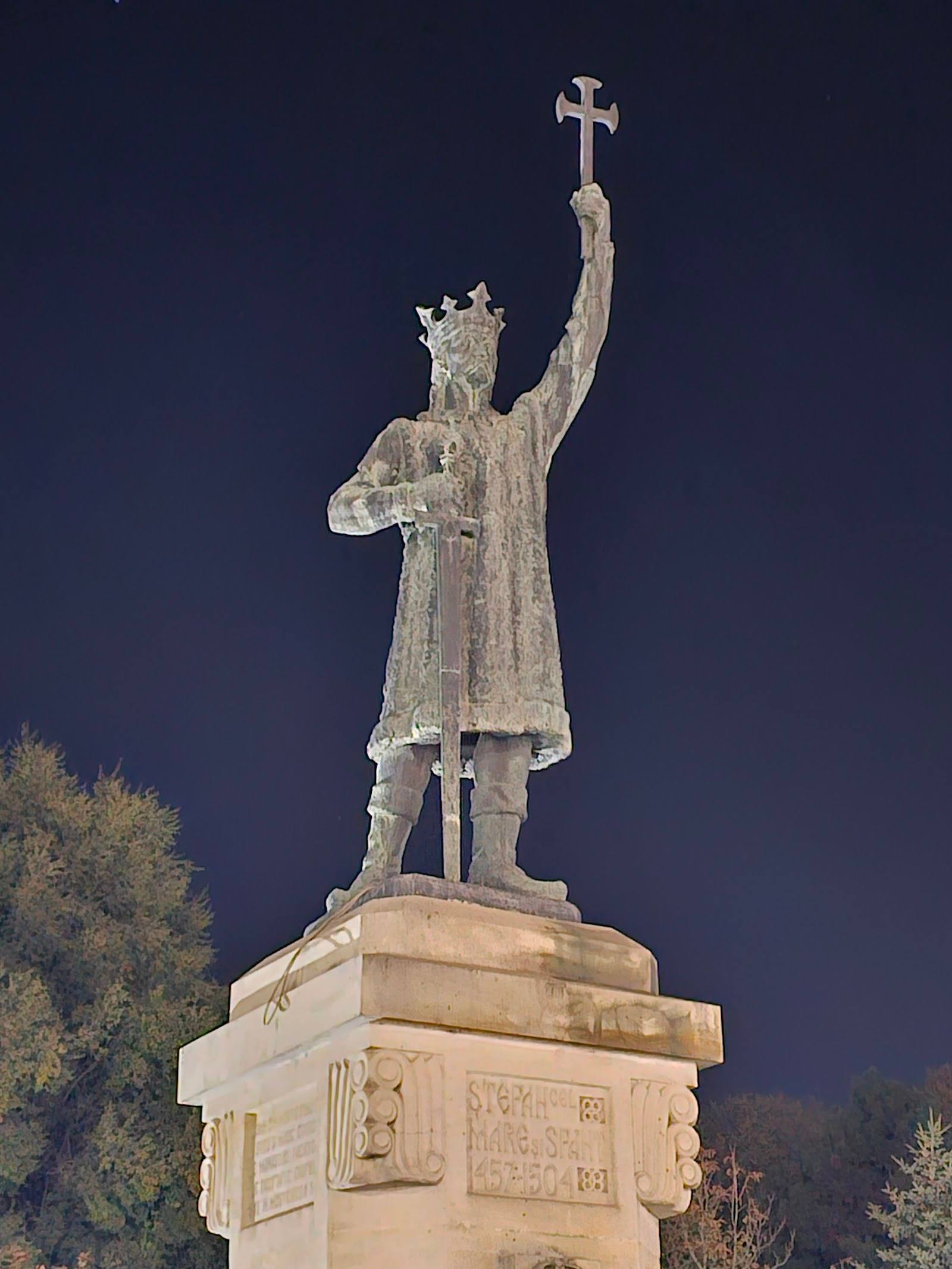 Monumentul Ștefan cel Mare și Sfânt - Monumente în Centru (foto 3)