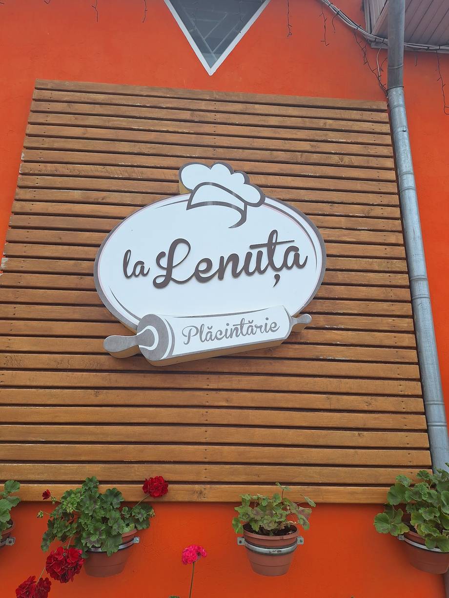 Best Placinte ever! (Țînțăreni) - Traditional bakery in Țînțăreni (photo 6)