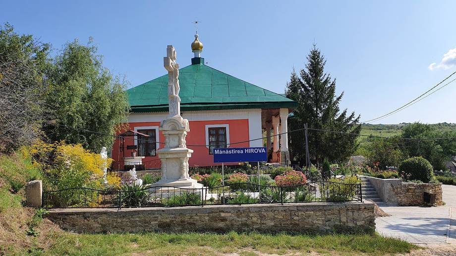 Mănăstirea Hirova - Active monasteries in Hirova (photo 2)
